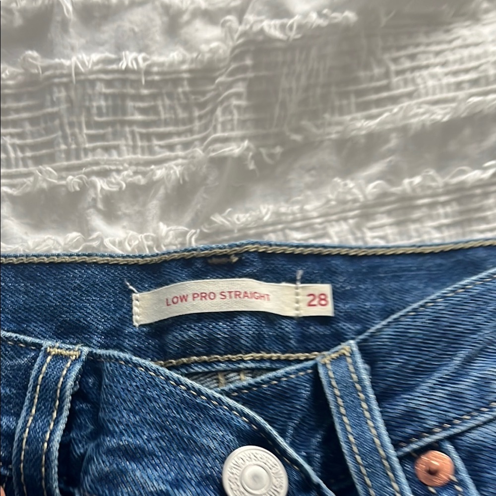 Levi’s low pro ripped jeans